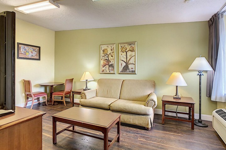Room 6 of 15