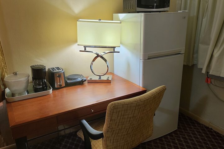 Room 10 of 18