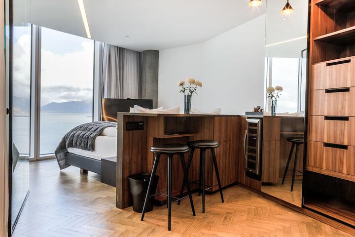 Room 10 of 40