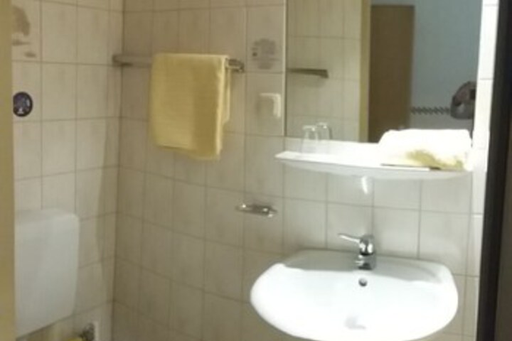 Room 5 of 15