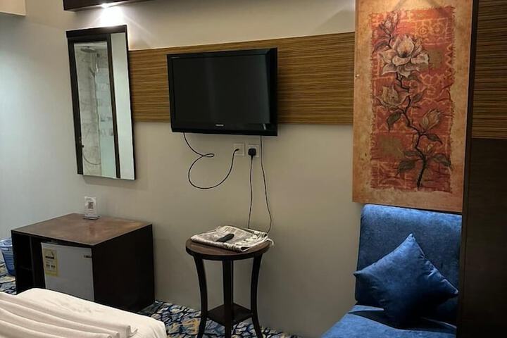 Room 13 of 26