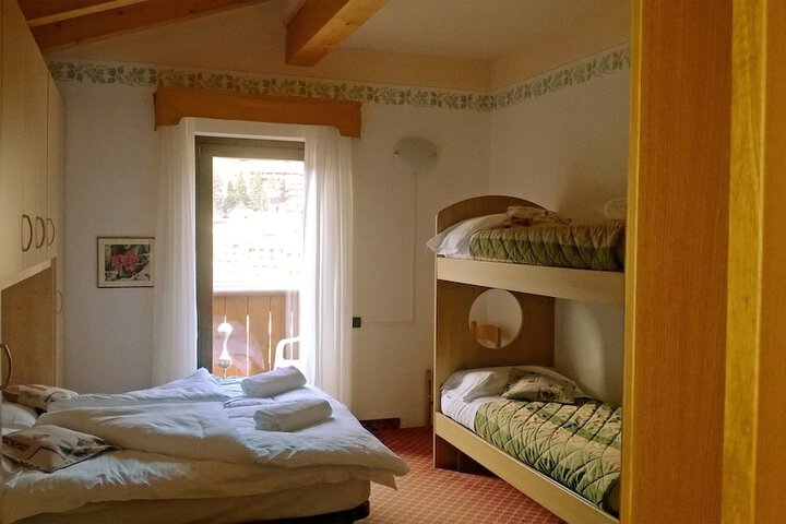 Room 4 of 36