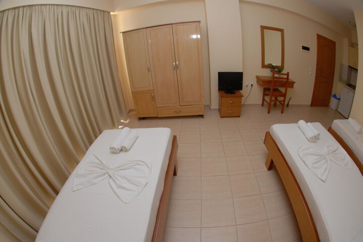 Room 12 of 35