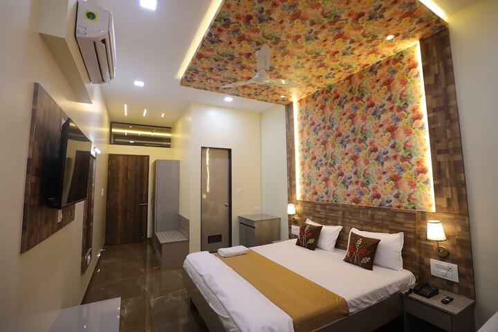 Room 8 of 26