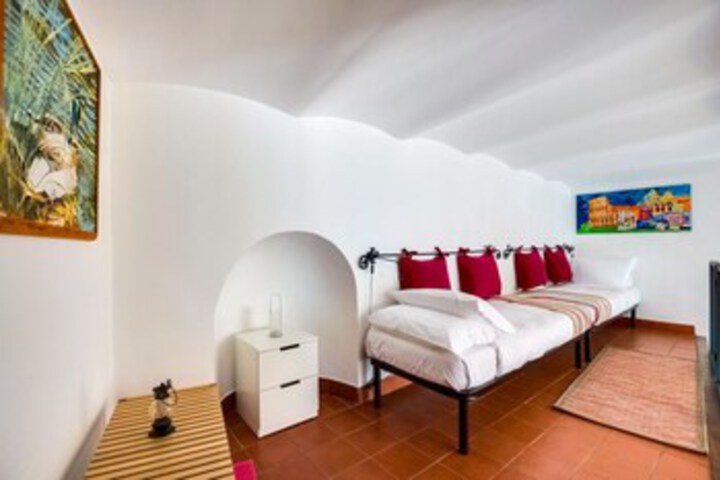 Room 13 of 25