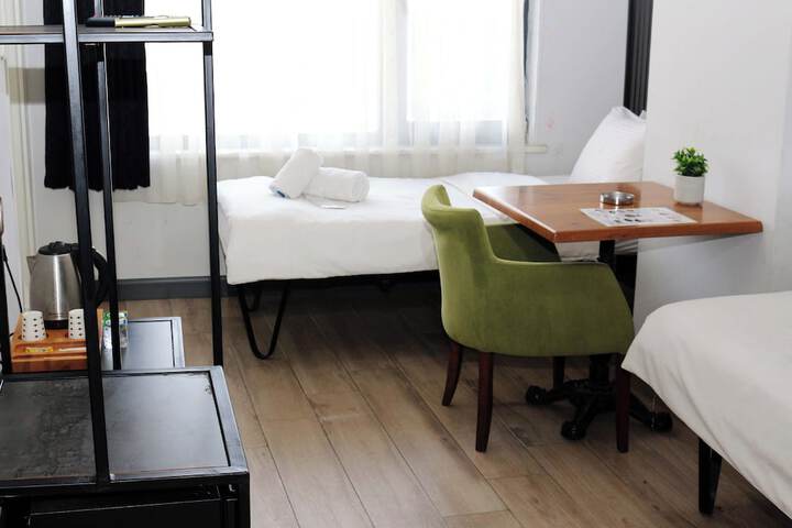 Room 53 of 108