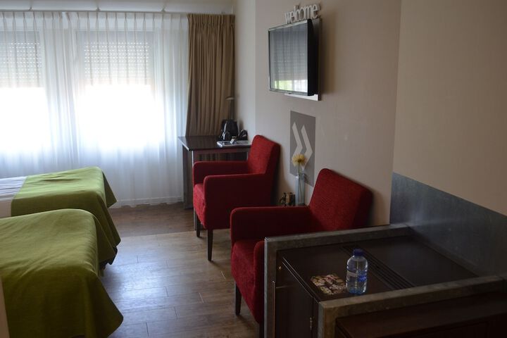 Room 7 of 27