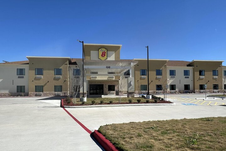 Image of Super 8 by Wyndham Baytown