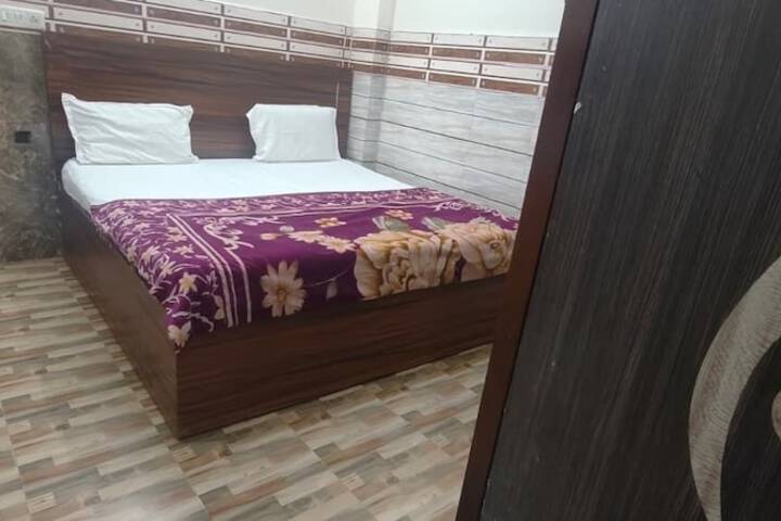 Room 3 of 15