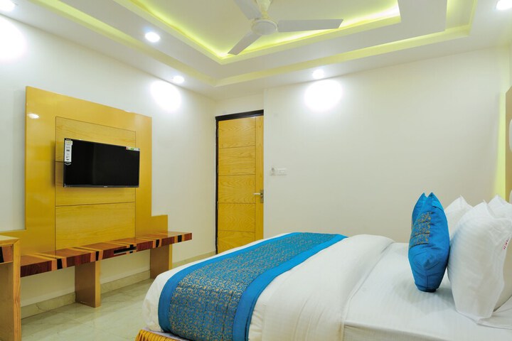 Room 12 of 36