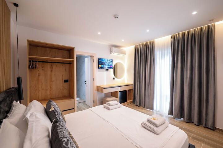 Room 32 of 81