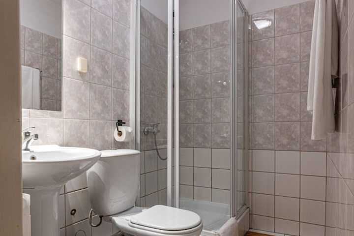 Room 175 of 180