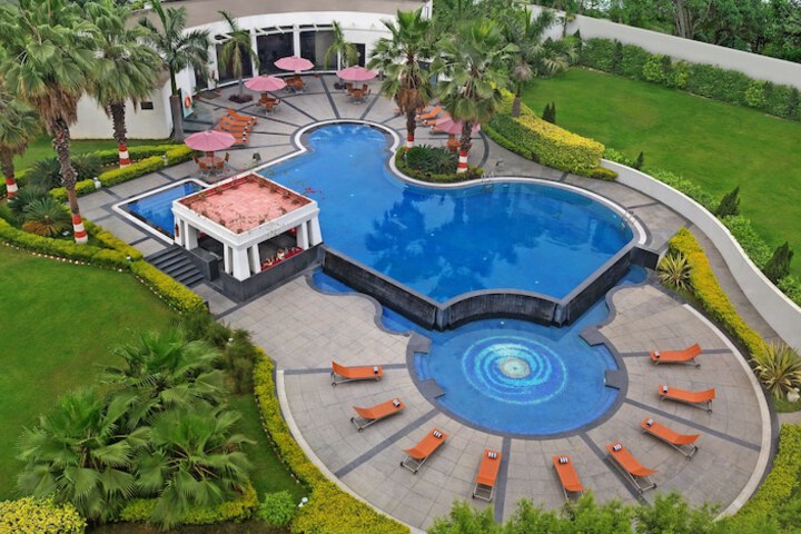 Hotel with Pool
