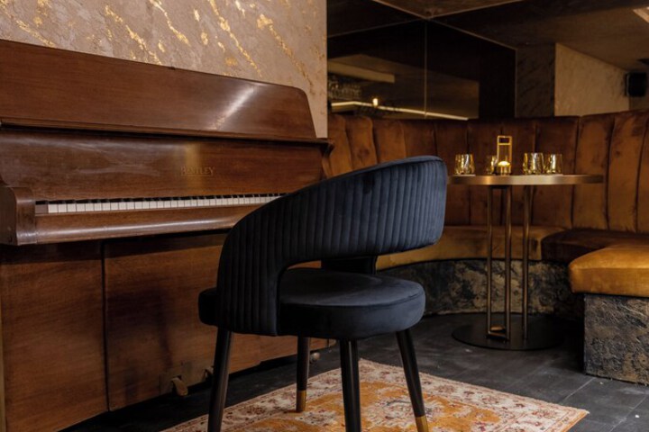 Lounge 98 of 117