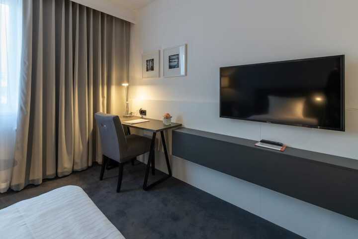 Room 7 of 30
