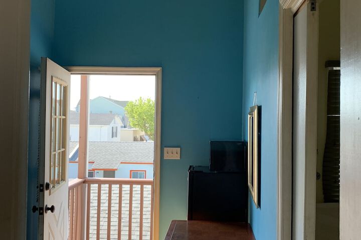 Room 108 of 204