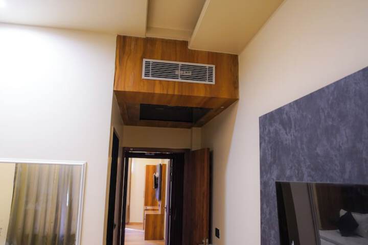 Room 5 of 18