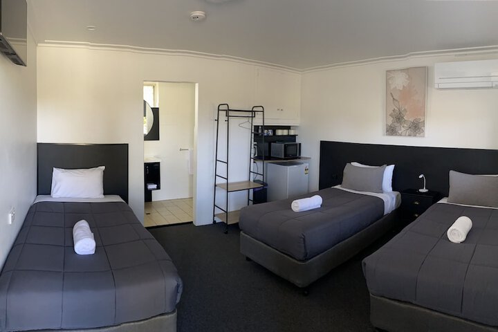 Room 9 of 32