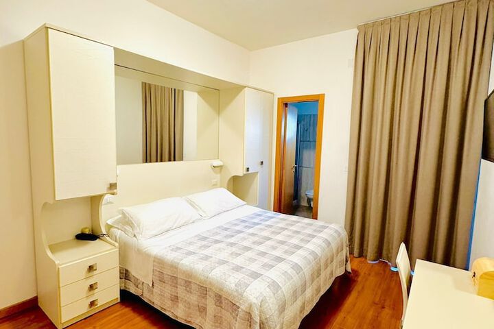 Room 43 of 139