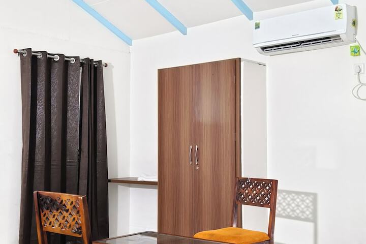Room 2 of 9