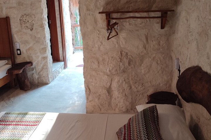 Room 18 of 121