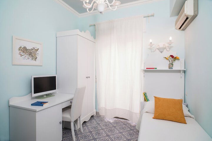 Room 30 of 82
