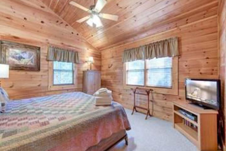Exterior of Mountain Haven 3 Bedroom Home with Hot Tub
