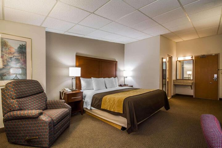1 King Bed (1 of 8)