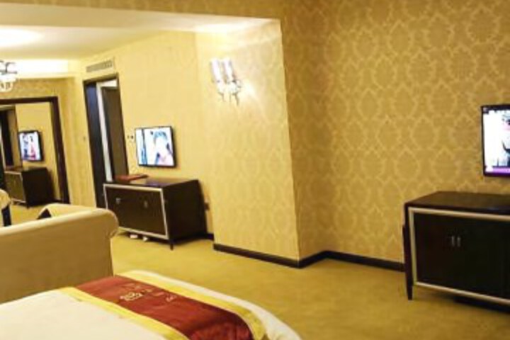 Room 4 of 10
