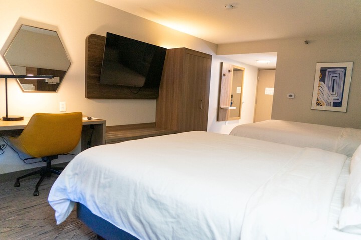 Room 9 of 37