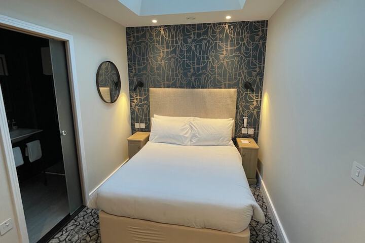 Room 35 of 85