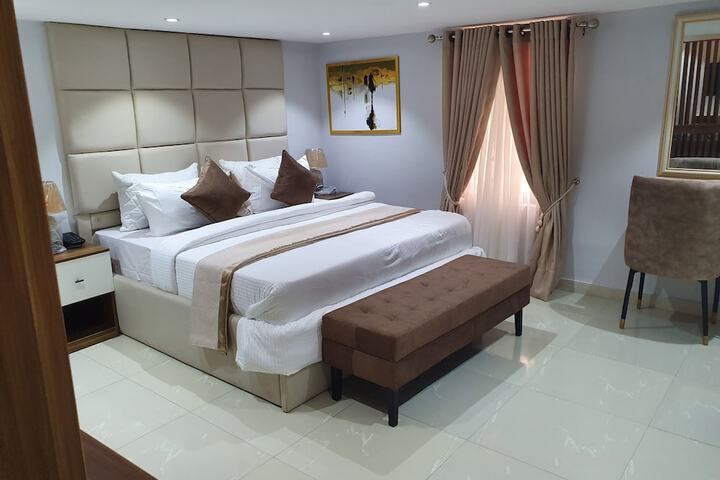 Room 3 of 10