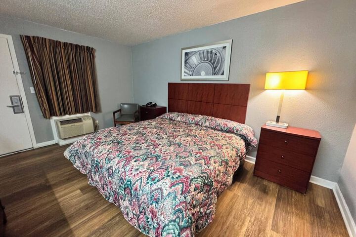 Room 35 of 91