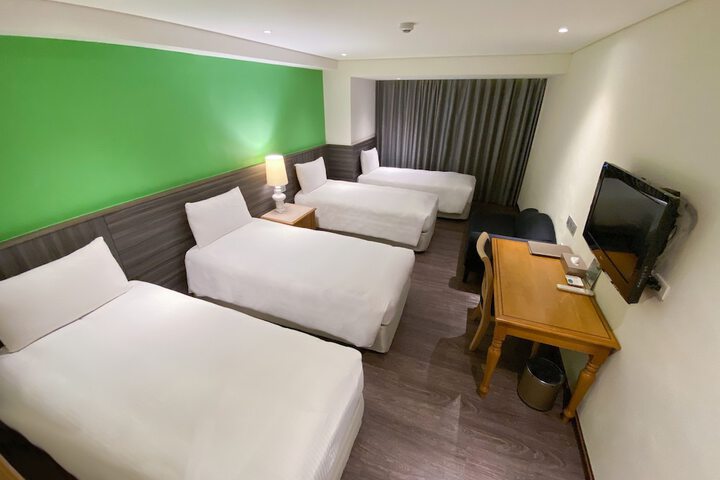 Room 27 of 52