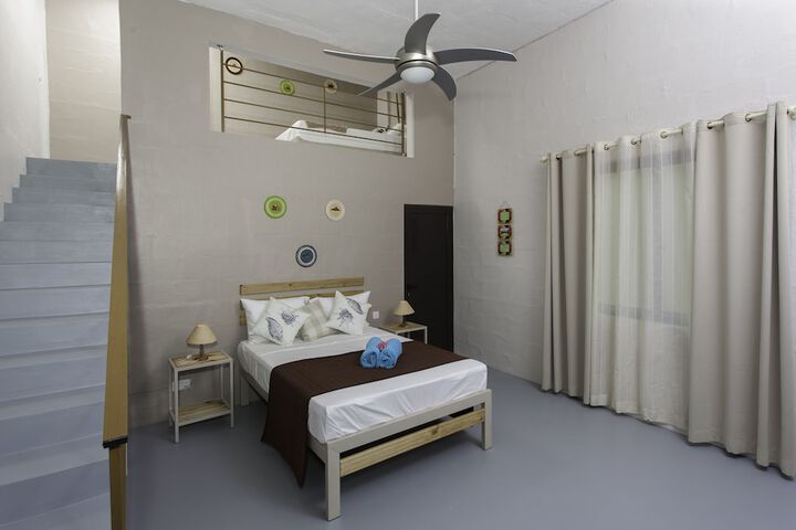 Room 4 of 90