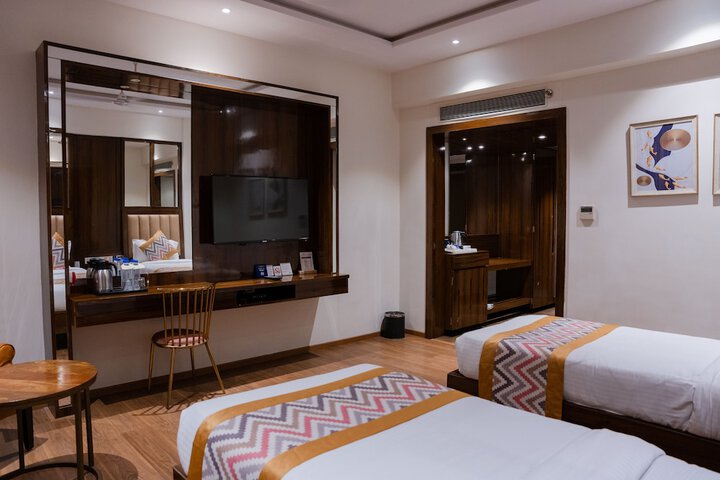 Room 8 of 32
