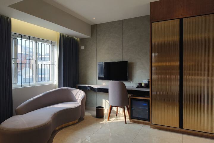 Room 11 of 46