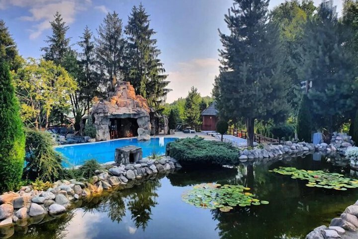 Pool 12 of 37