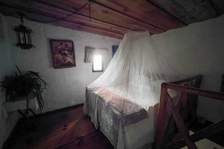 Room 8 of 44