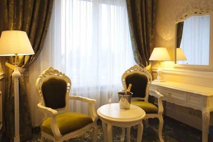Room 17 of 36