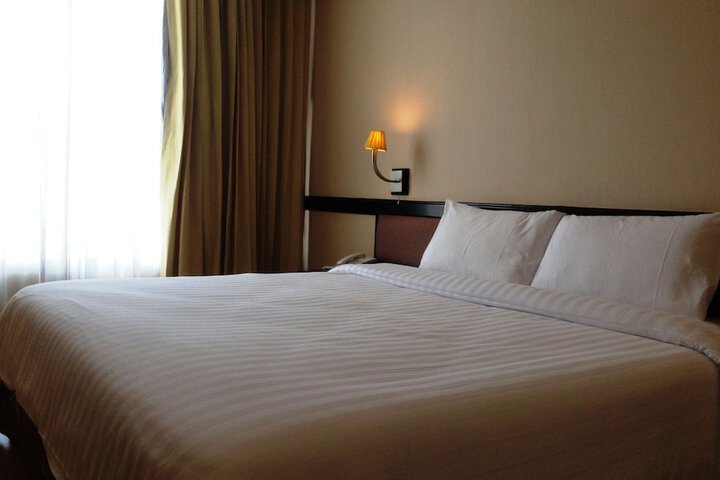Room 9 of 76