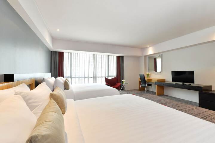 Room 8 of 114