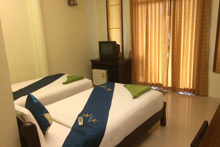 Room 2 of 65
