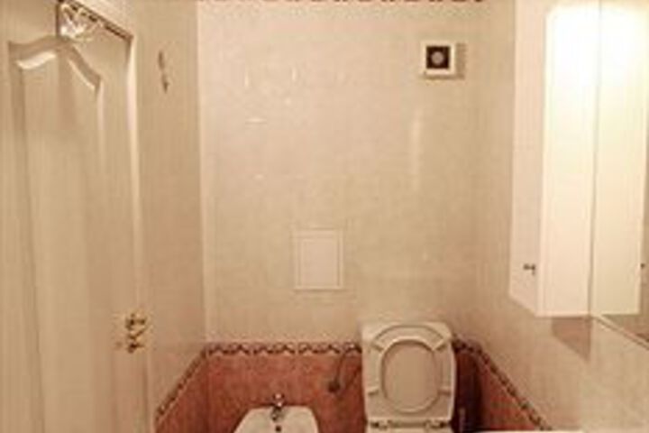 Room 2 of 27