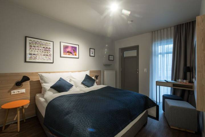 Room 8 of 40