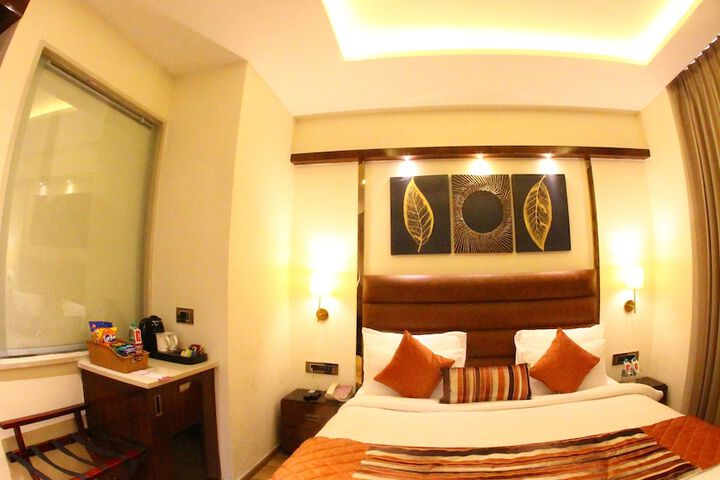 Room 7 of 32