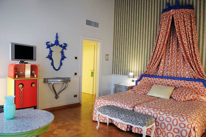 Room 25 of 115