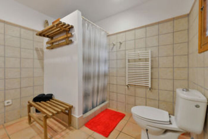 Room 6 of 27