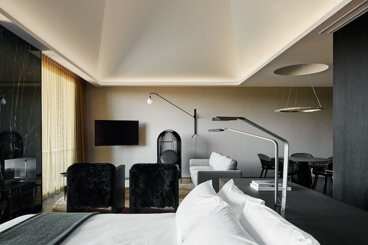 Room 6 of 68