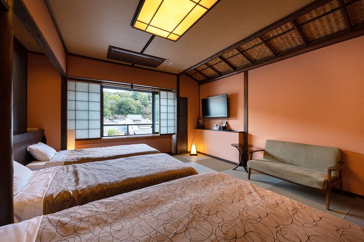 Room 10 of 223
